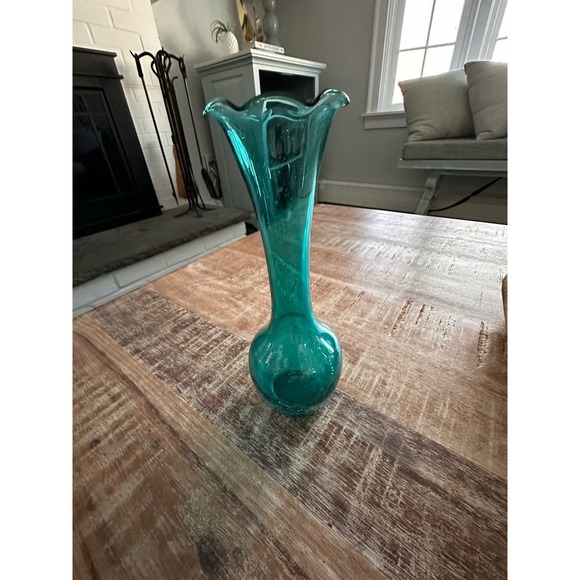 Beautiful vintage small teal vase with crackled glass at bottom - Picture 5 of 7